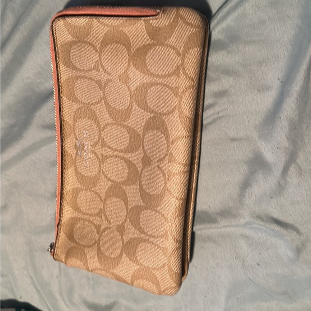 Coach wristlet wallet